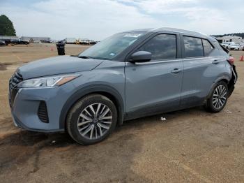  Salvage Nissan Kicks