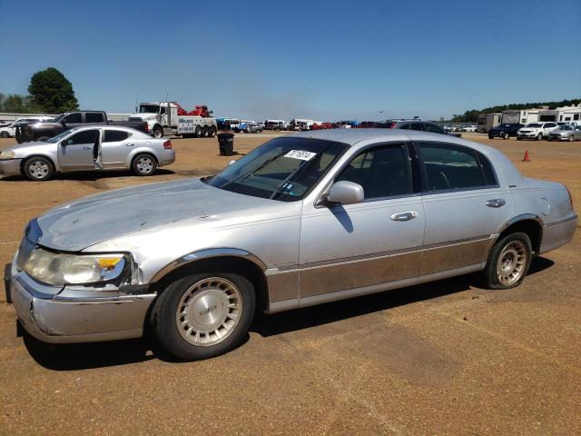  Salvage Lincoln Towncar