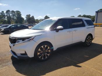  Salvage Kia Carnival