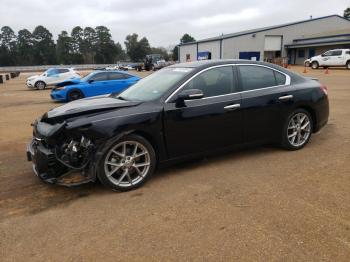  Salvage Nissan Maxima