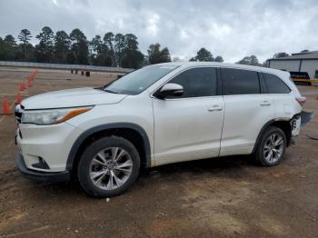  Salvage Toyota Highlander