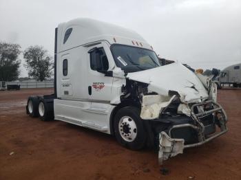  Salvage Freightliner Cascadia 1