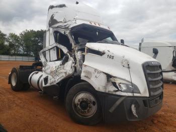  Salvage Freightliner Cascadia 1