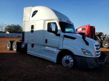  Salvage Freightliner Cascadia 1