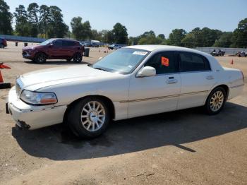  Salvage Lincoln Towncar