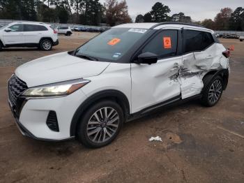  Salvage Nissan Kicks