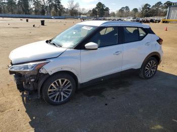  Salvage Nissan Kicks