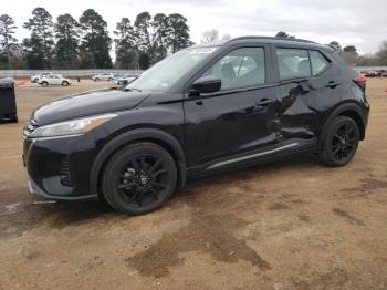  Salvage Nissan Kicks