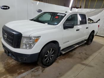  Salvage Nissan Titan