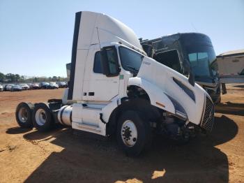  Salvage Volvo Vnl