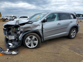  Salvage Toyota Highlander
