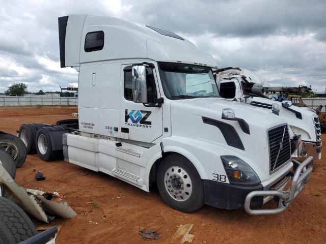  Salvage Volvo Vnl