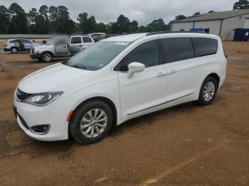  Salvage Chrysler Pacifica