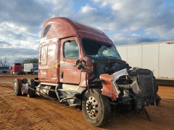  Salvage Freightliner Cascadia 1