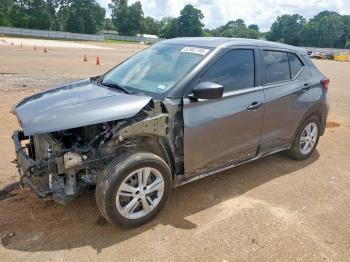  Salvage Nissan Kicks