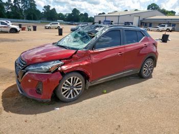  Salvage Nissan Kicks