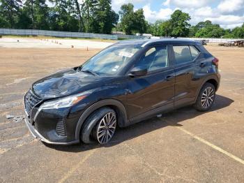  Salvage Nissan Kicks