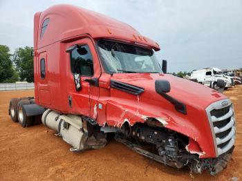  Salvage Freightliner Cascadia 1