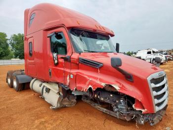  Salvage Freightliner Cascadia 1