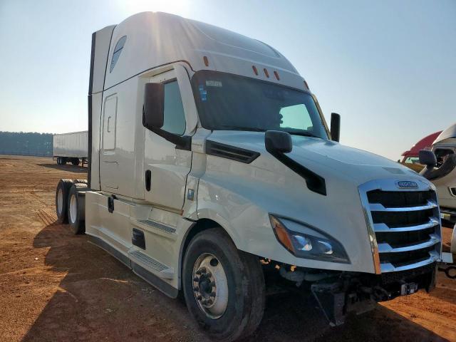  Salvage Freightliner Cascadia 1
