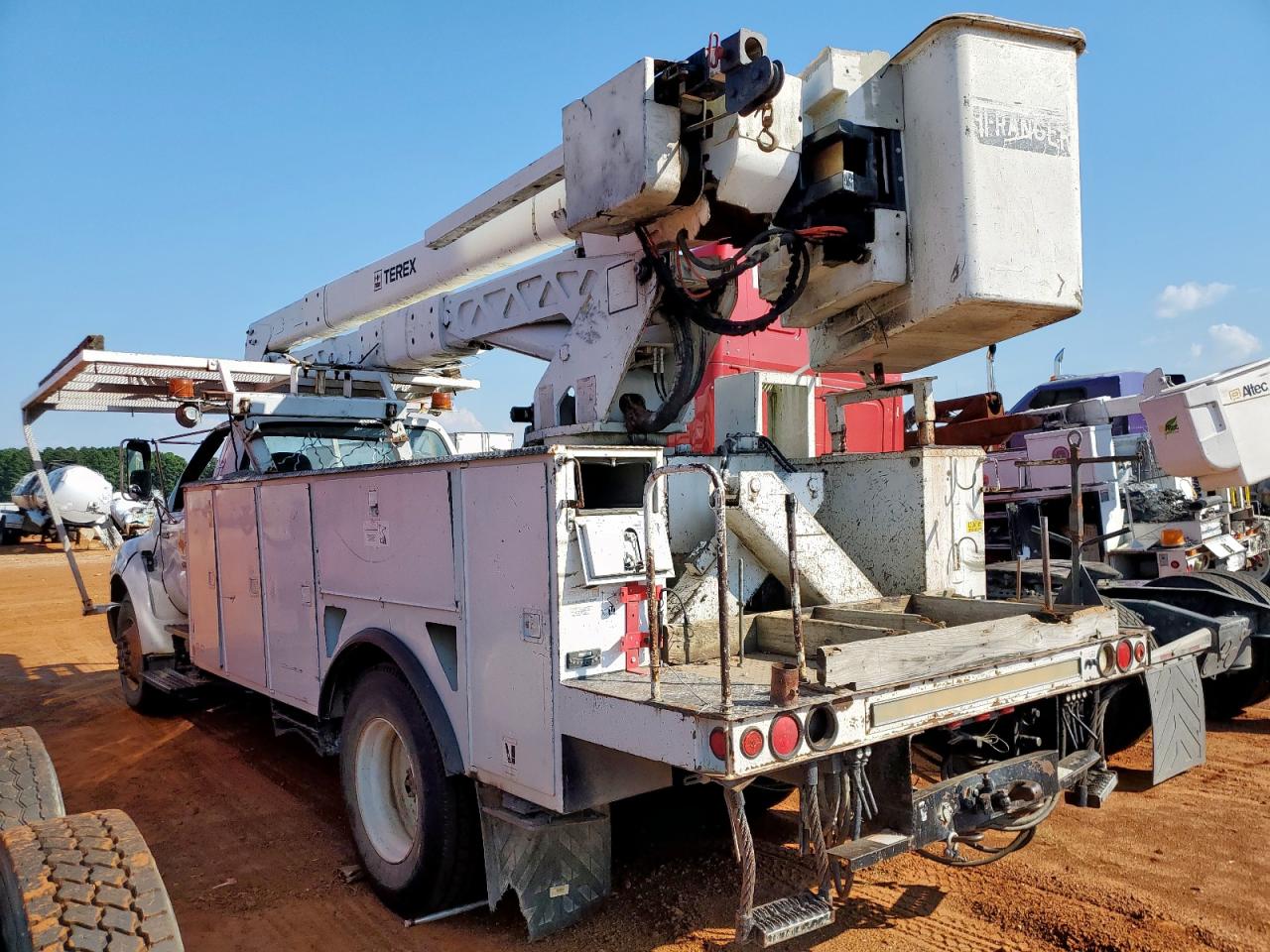 Ford F-750 Super Duty Image 6