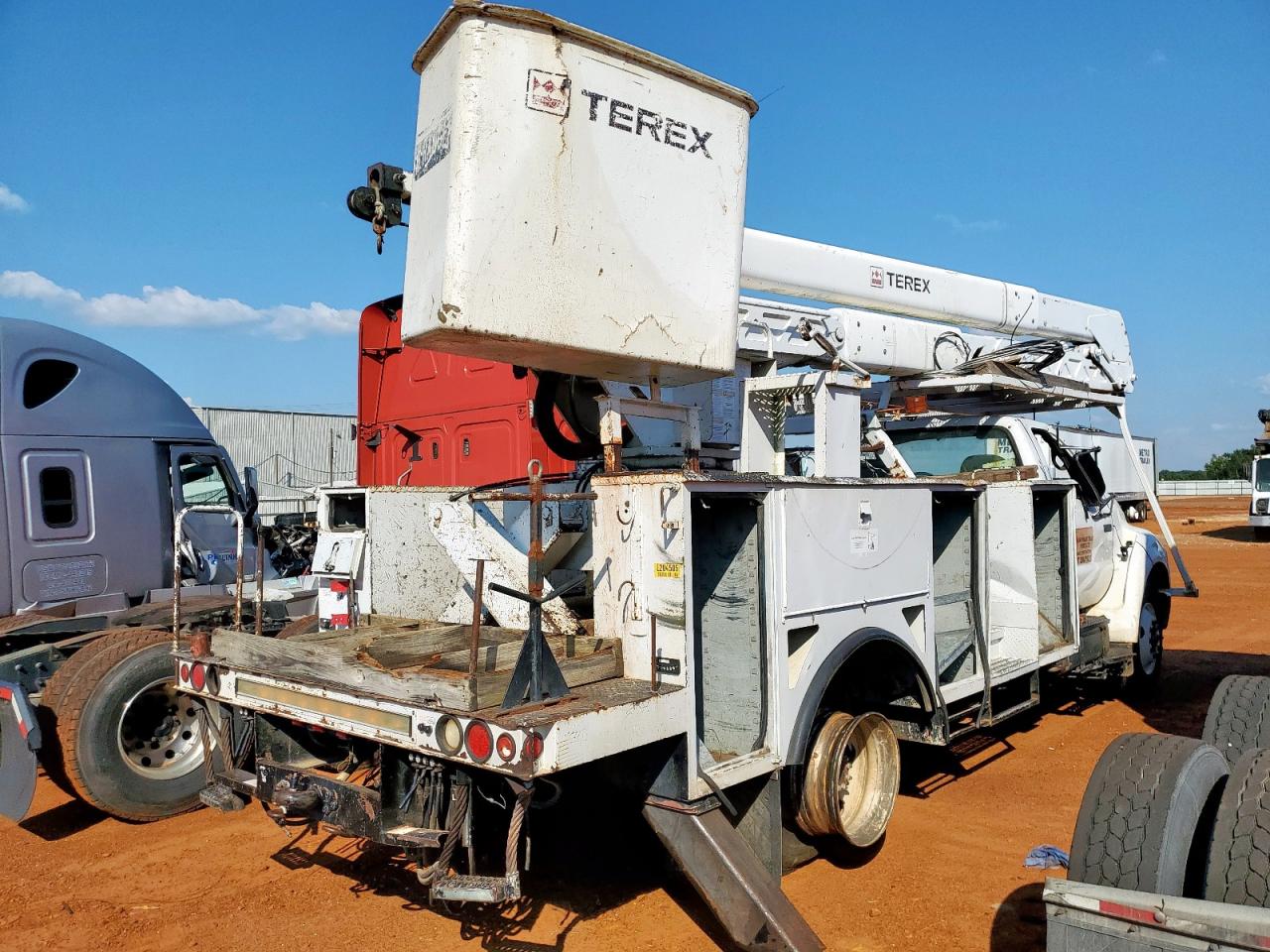 Ford F-750 Super Duty Image 3