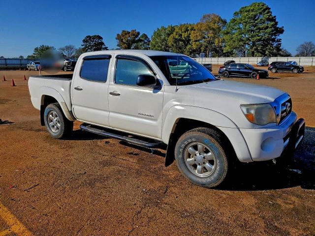 Toyota Tacoma Double Cab Prerunner Image 3