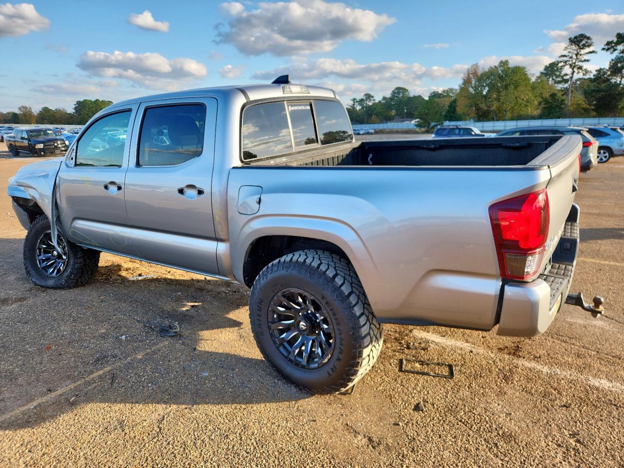 Toyota Tacoma Double Cab Image 8