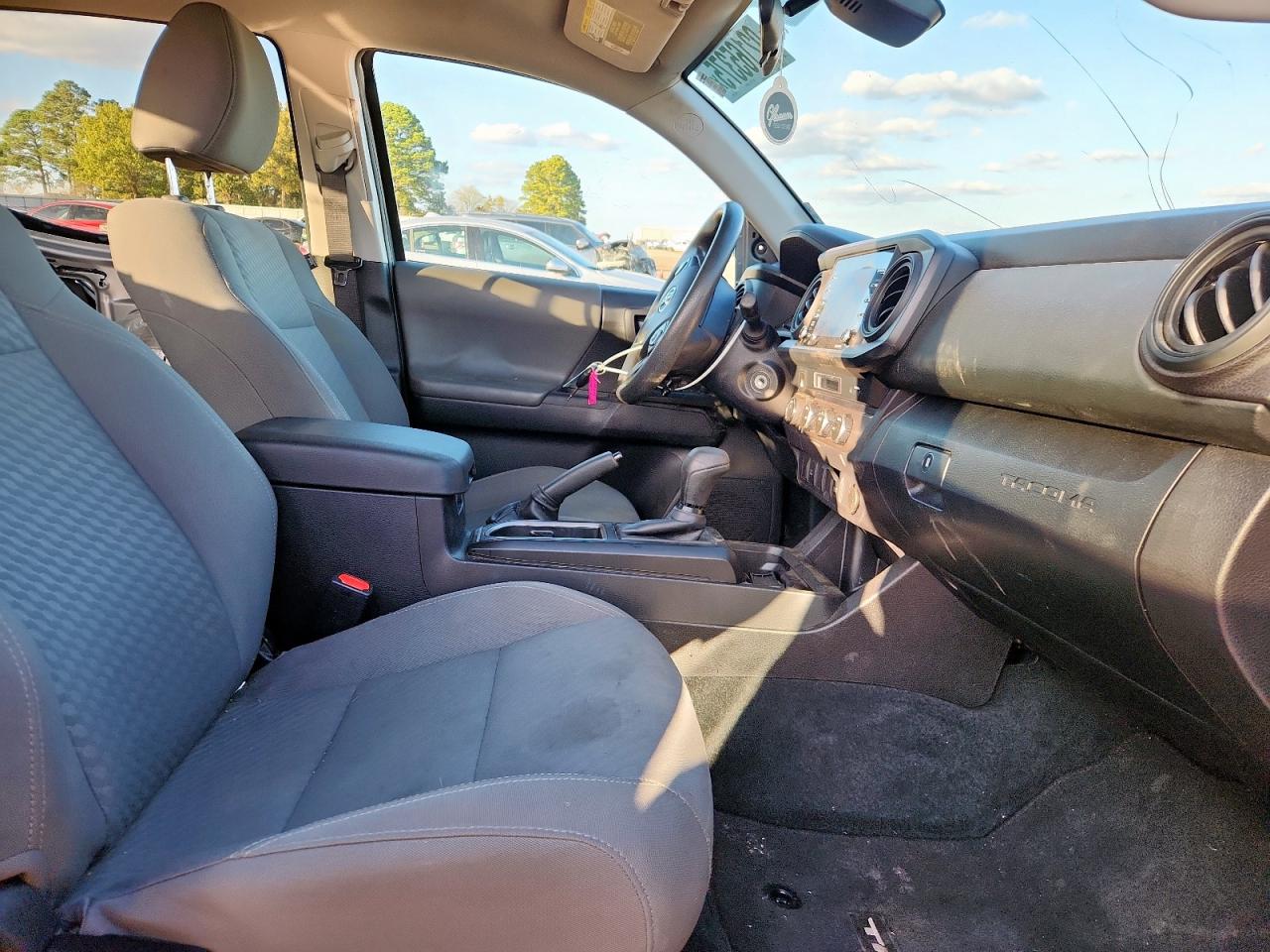 Toyota Tacoma Double Cab Image 11