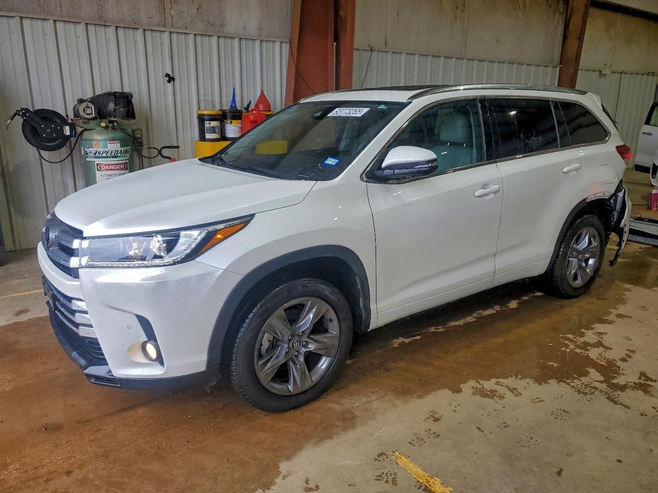 Toyota Highlander Limited Image 1