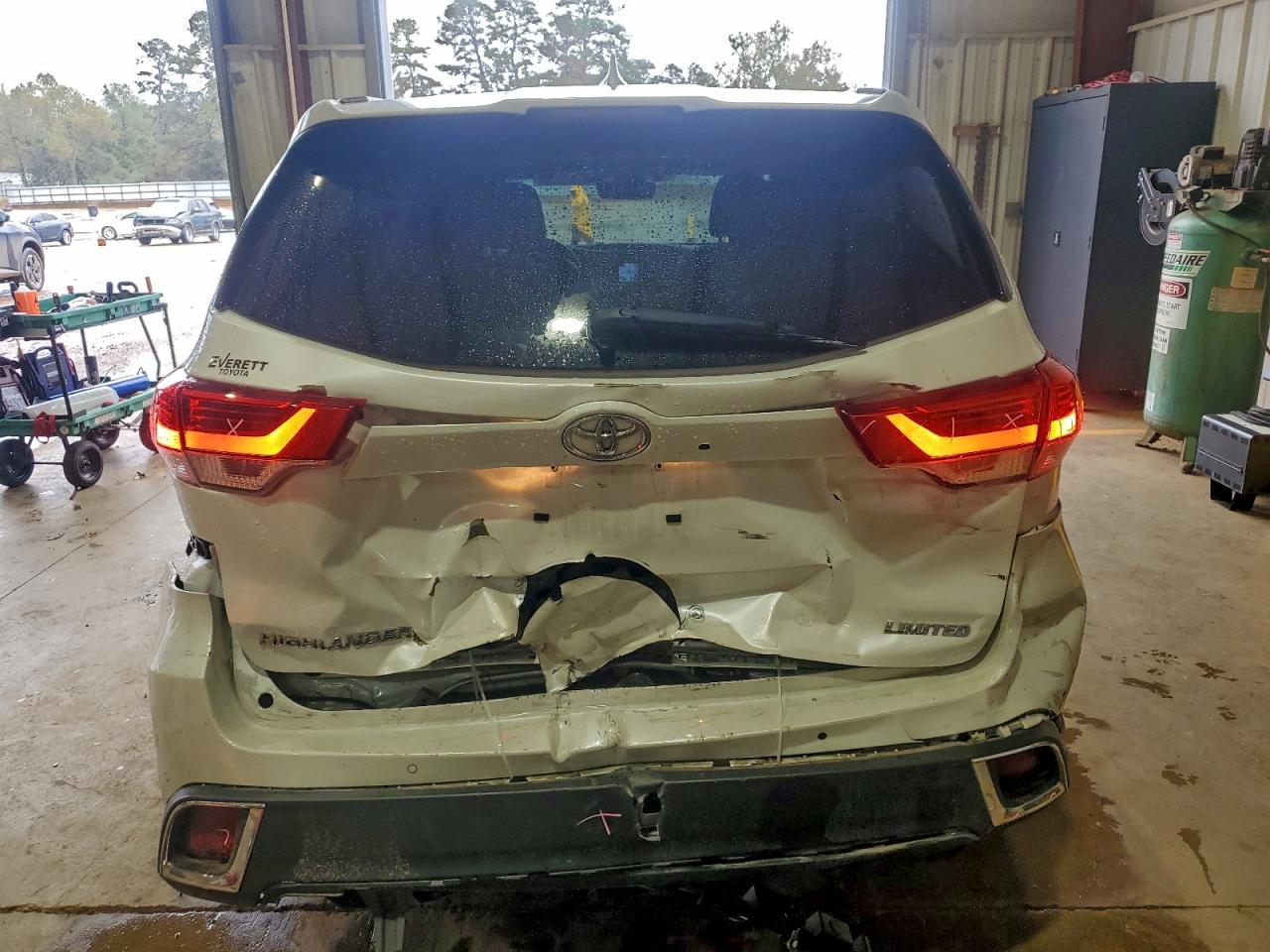 Toyota Highlander Limited Image 2