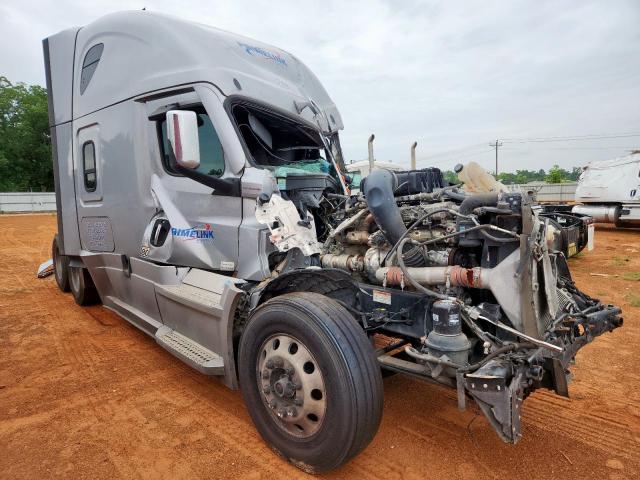  Salvage Freightliner Cascadia 1