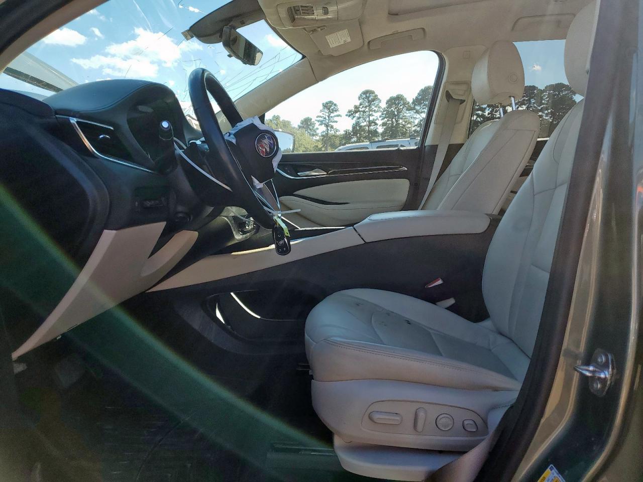 Buick Enclave Premium Image 8