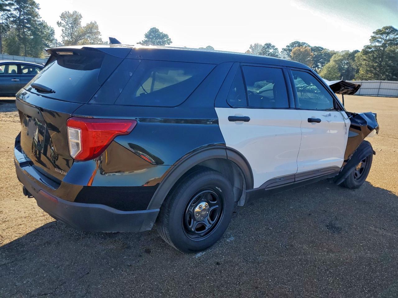 Ford Explorer Police Interceptor Image 8
