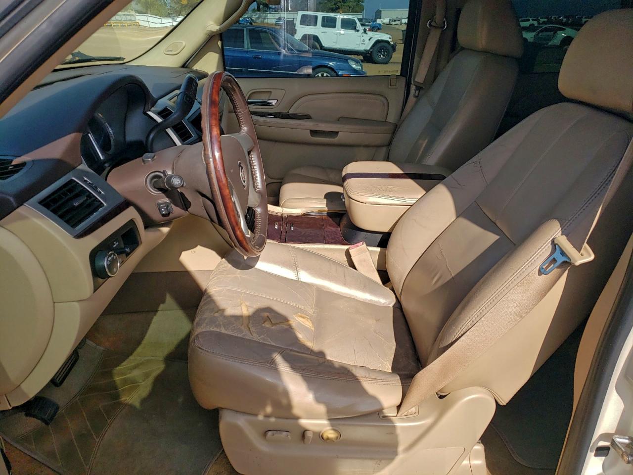 Cadillac Escalade Image 7