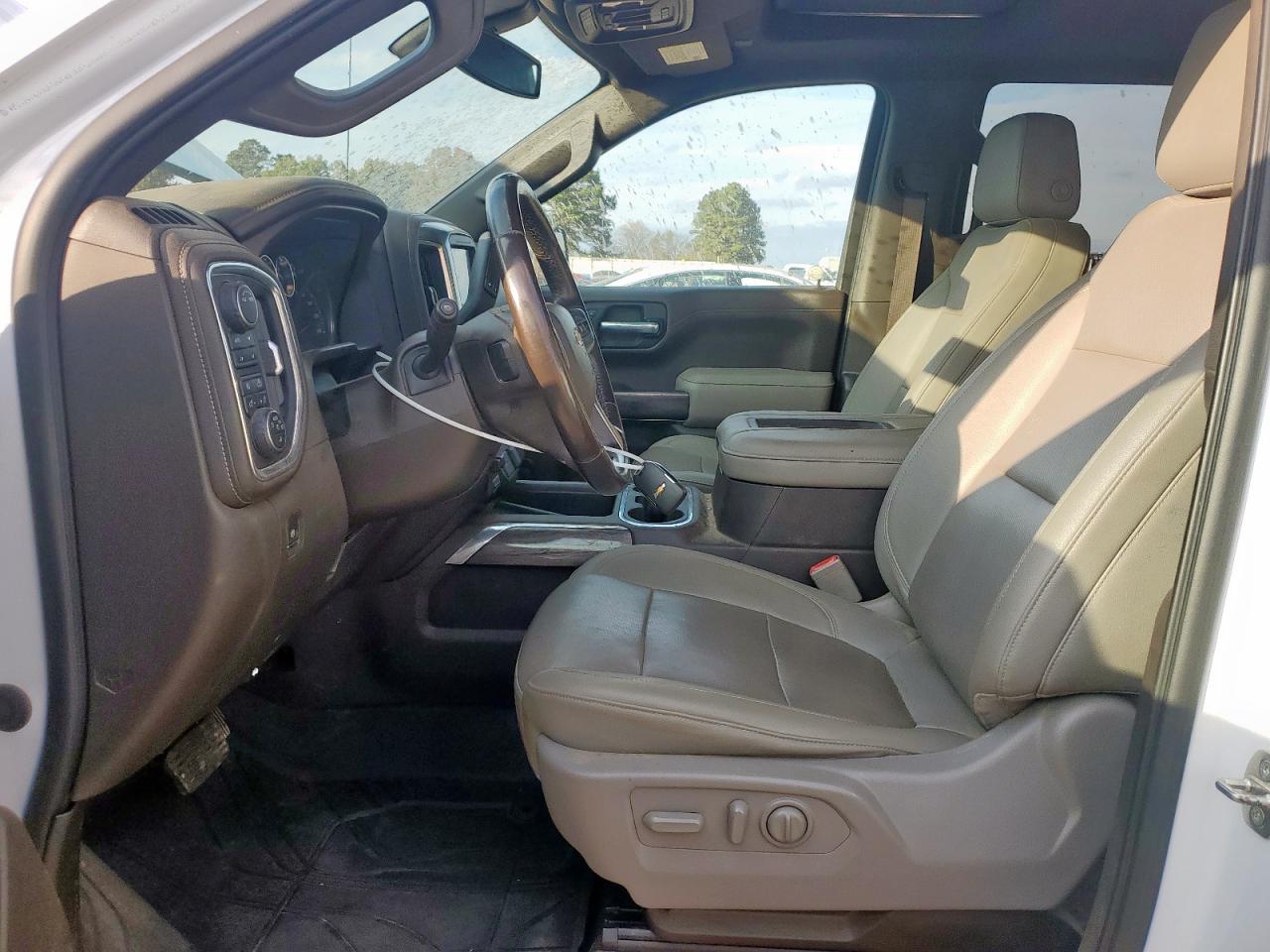 Chevrolet Silverado K1500 Ltz Image 3