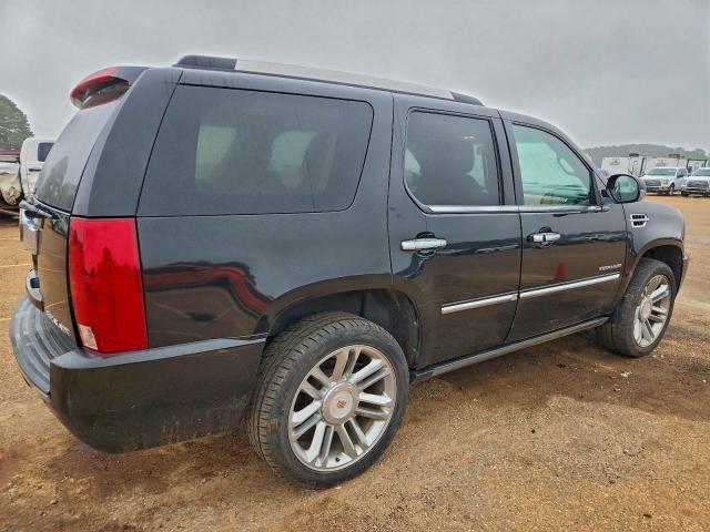Cadillac Escalade Platinum Image 2