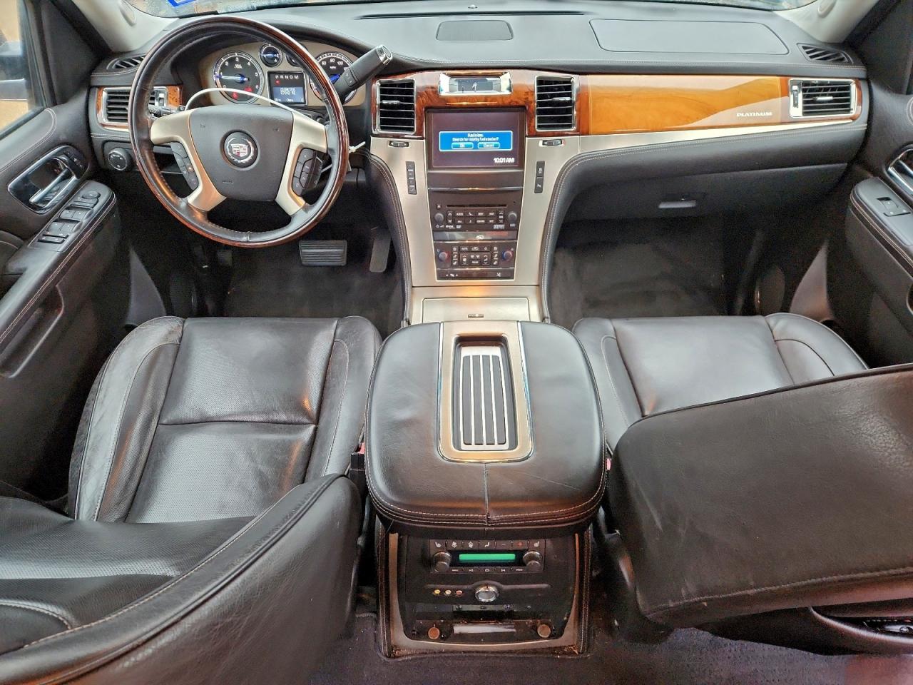 Cadillac Escalade Platinum Image 12