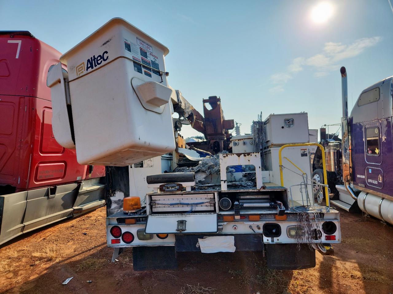 Ford F-550 Super Duty Image 10