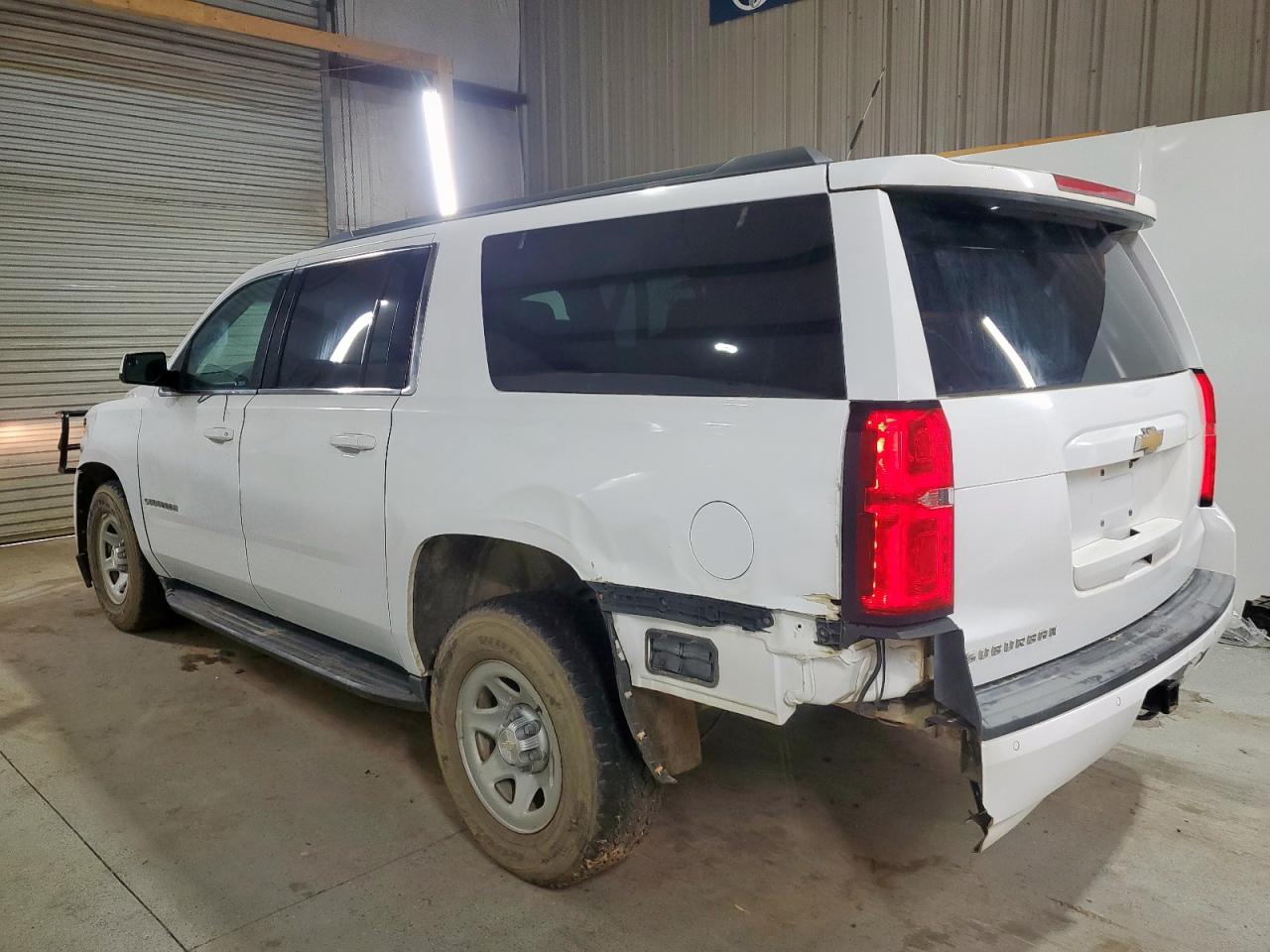 Chevrolet Suburban K1500 Image 3