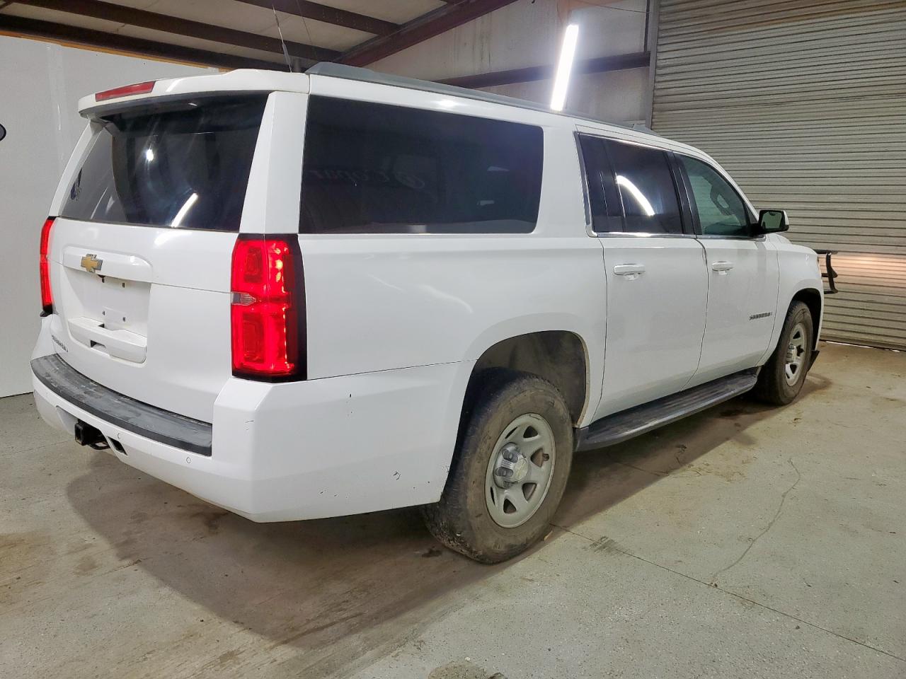 Chevrolet Suburban K1500 Image 2