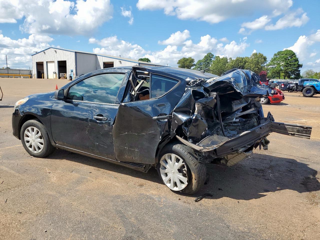 Nissan Versa S Image 12
