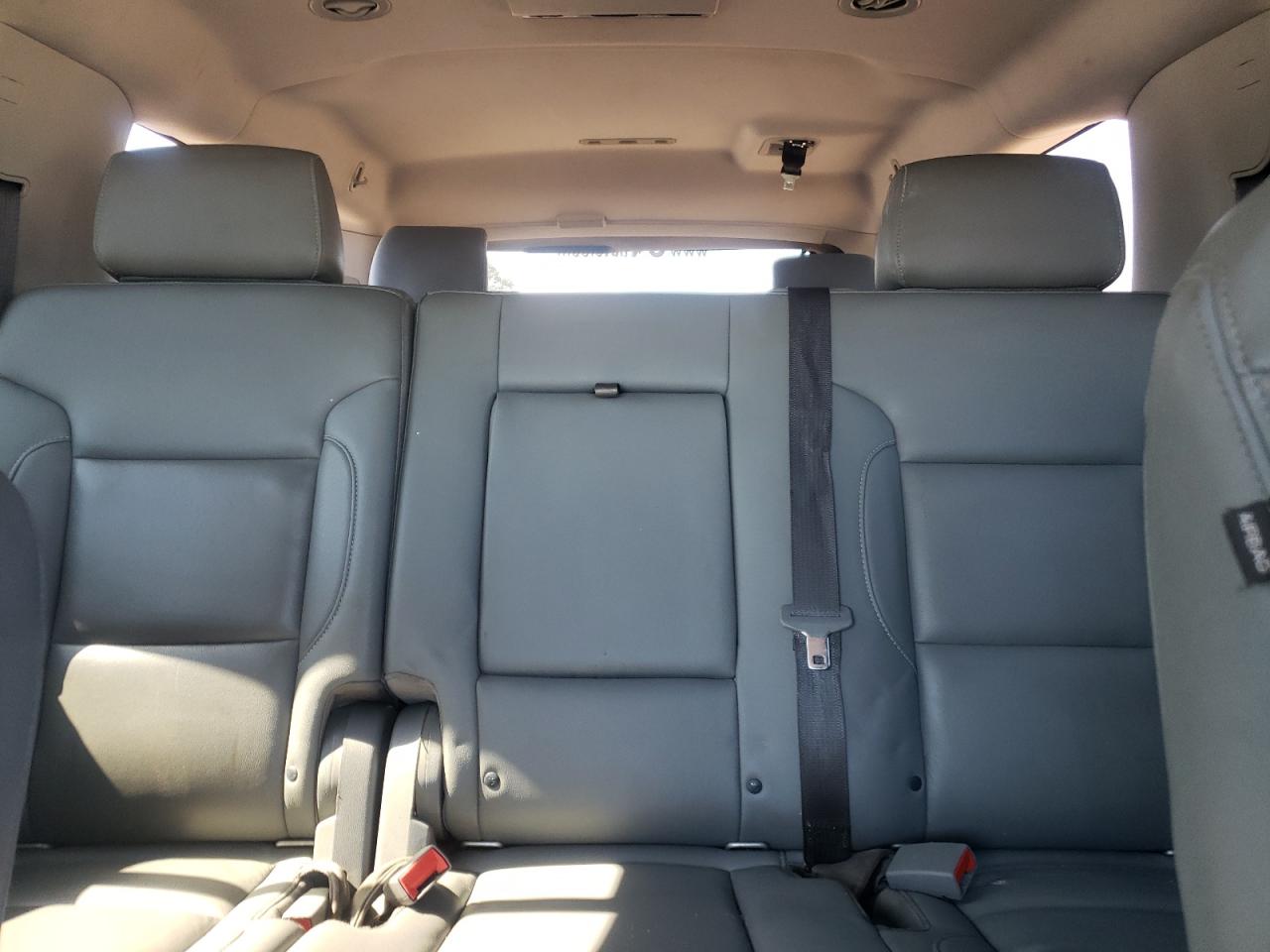 Chevrolet Suburban C1500 Lt Image 13