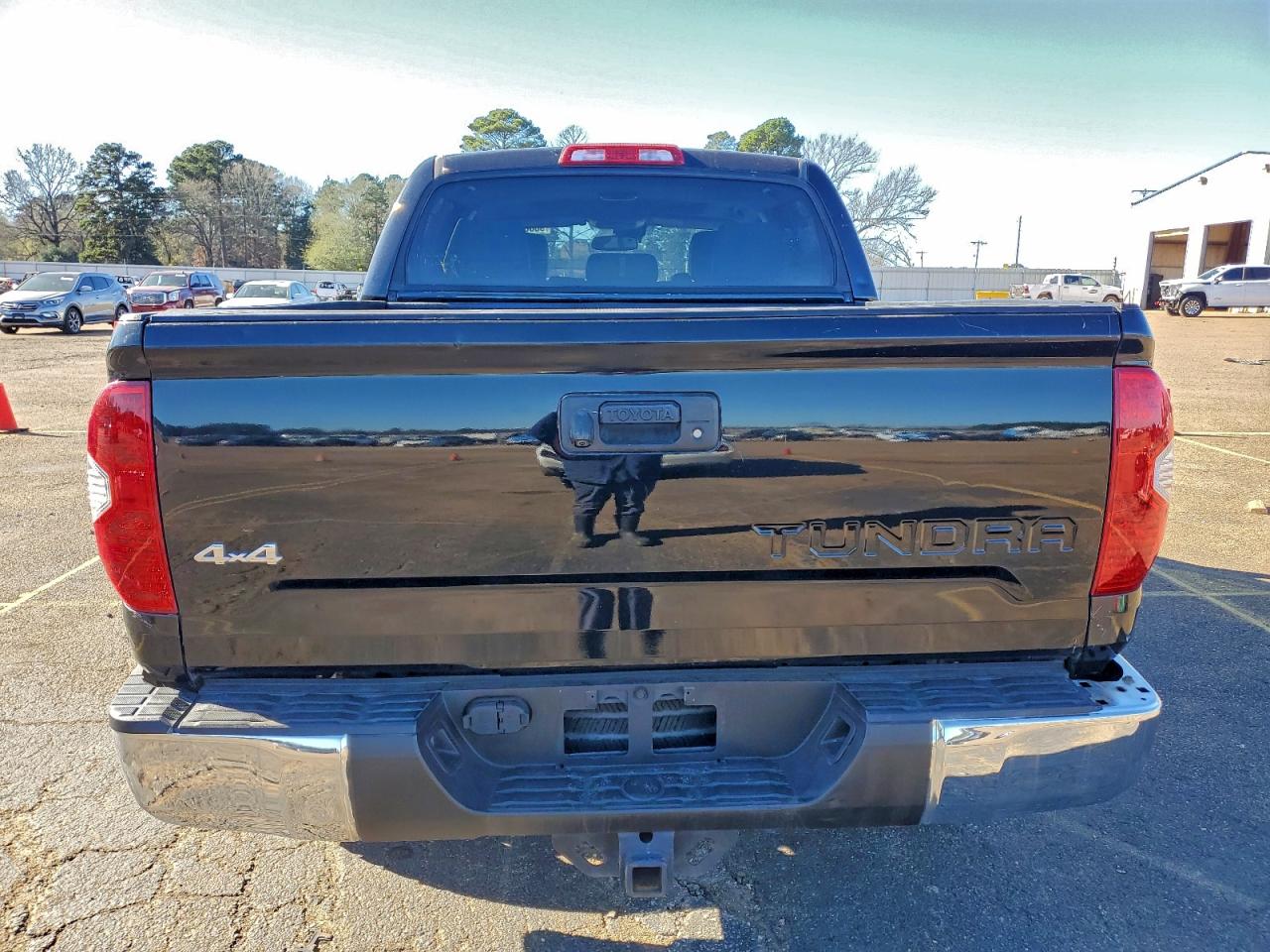 Toyota Tundra Crewmax Limited Image 4