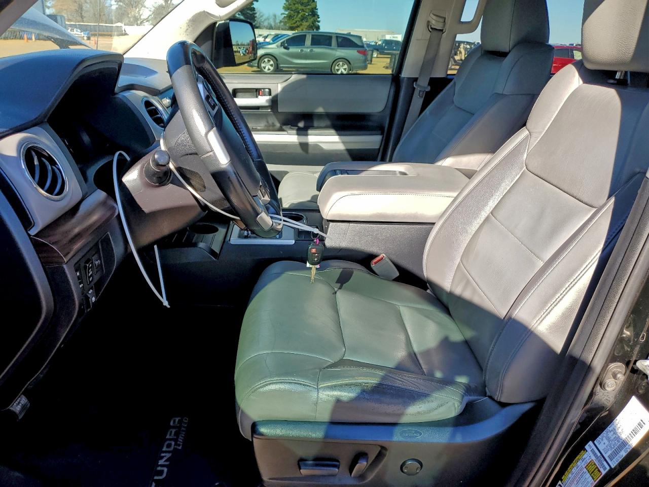 Toyota Tundra Crewmax Limited Image 11