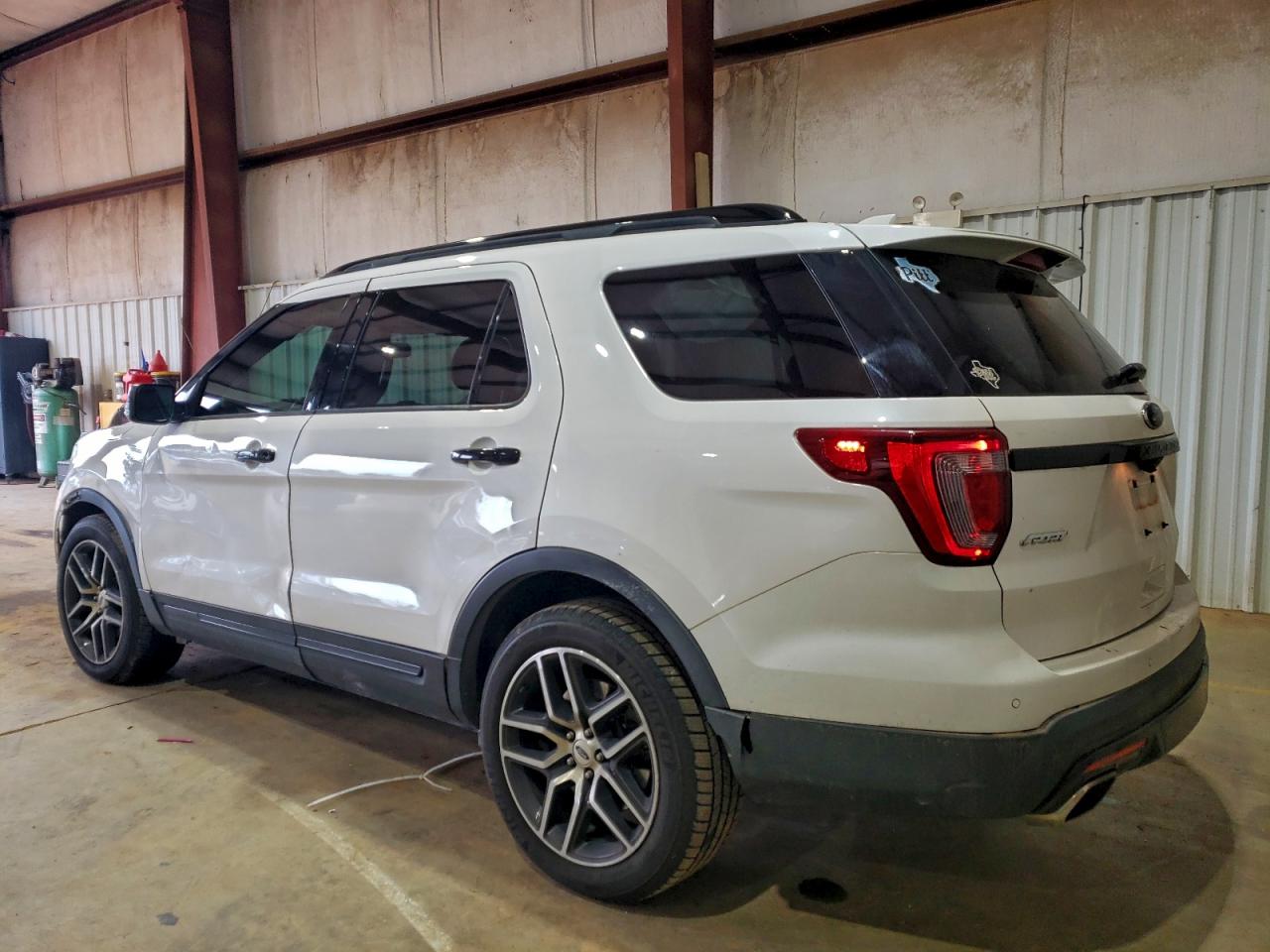 Ford Explorer Sport Image 6
