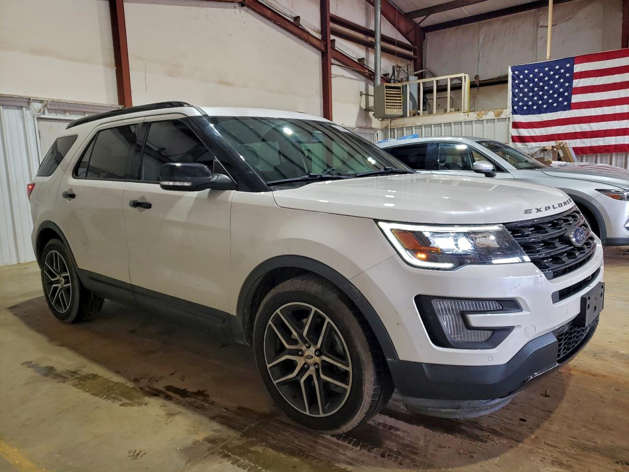 Ford Explorer Sport Image 5