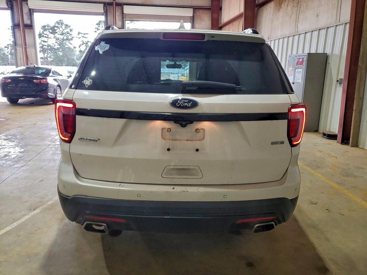 Ford Explorer Sport Image 3