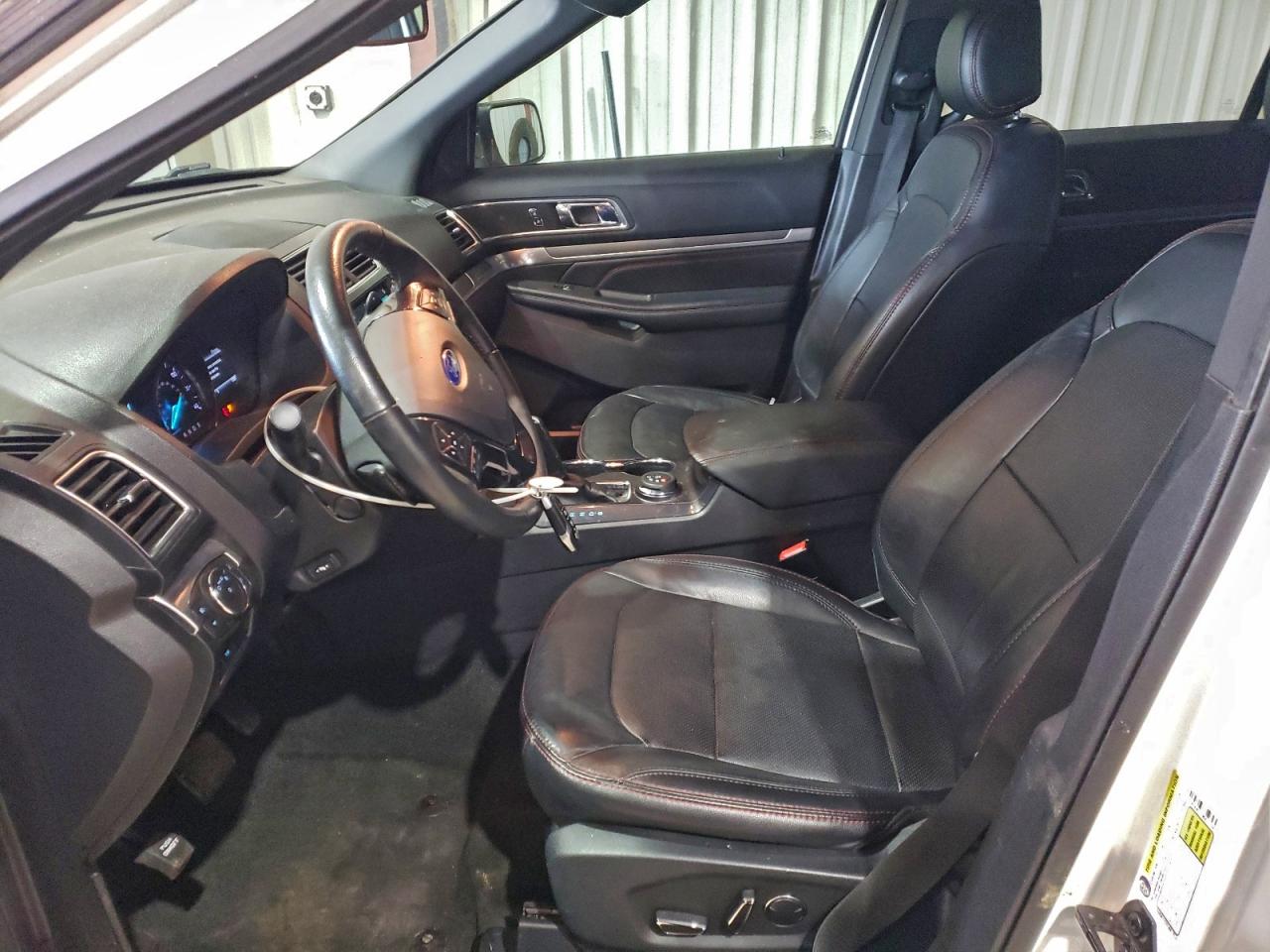 Ford Explorer Sport Image 12