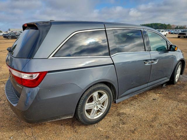 Honda Odyssey Touring Image 8